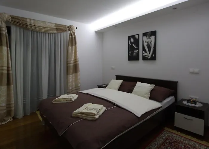 Seaside Family Friendly House With A Swimming Pool - 17358 Будинок відпочинку Трогір