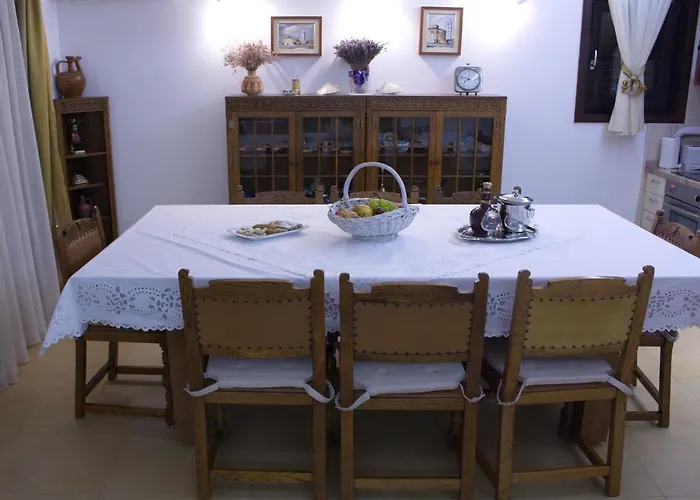 Seaside Family Friendly House With A Swimming Pool - 17358 Будинок відпочинку Трогір