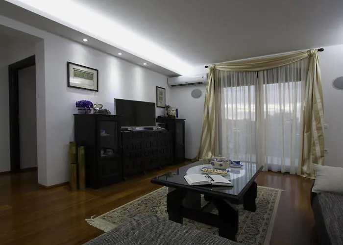 Seaside Family Friendly House With A Swimming Pool - 17358 Будинок відпочинку Трогір