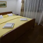 Seaside Family Friendly House With A Swimming Pool - 17358 펜션