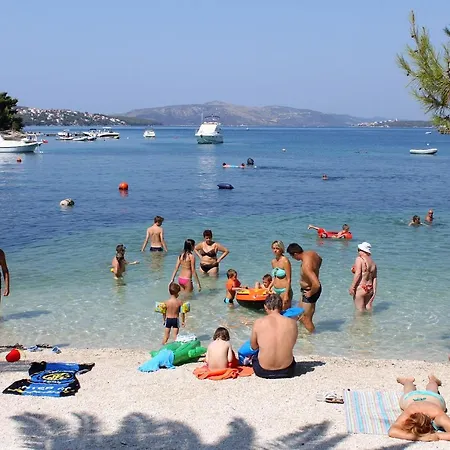 Сasa de vacaciones Seaside Family Friendly House With A Swimming Pool - 17358 *