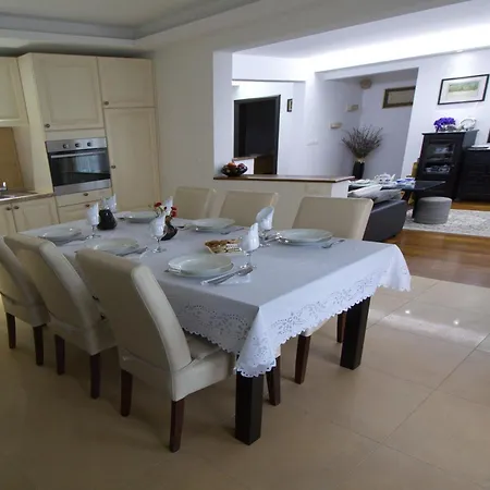 Vikendica Seaside Family Friendly House With A Swimming Pool - 17358