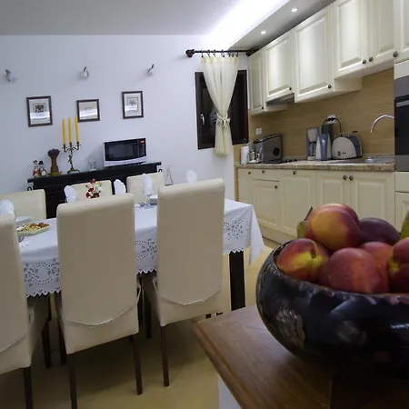 Seaside Family Friendly House With A Swimming Pool - 17358 Vikendica Trogir