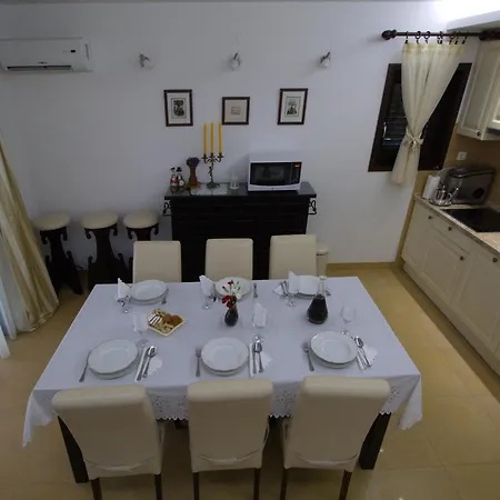 Seaside Family Friendly House With A Swimming Pool - 17358 Vikendica