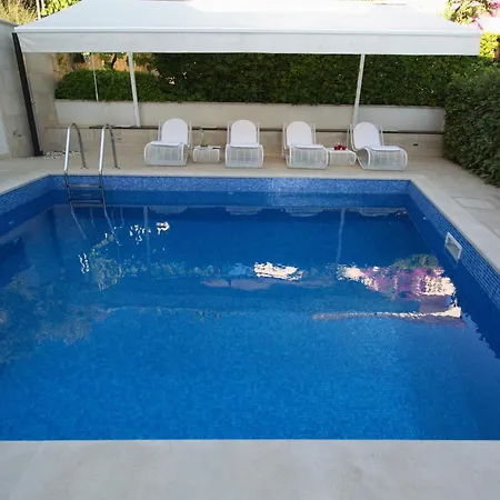 Hébergement de vacances Seaside Family Friendly House With A Swimming Pool - 17358 *