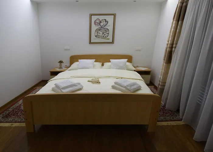 Seaside Family Friendly House With A Swimming Pool - 17358 Prázdninový dům *