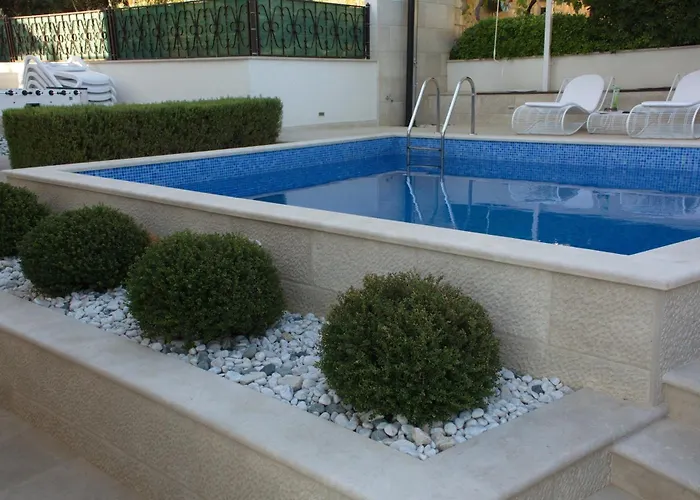 Seaside Family Friendly House With A Swimming Pool - 17358 Prázdninový dům *