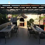 Seaside Family Friendly House With A Swimming Pool - 17358 Vikendica Trogir