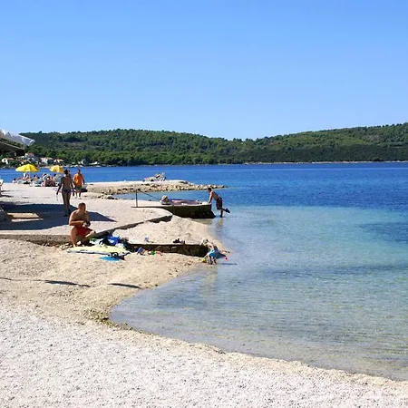 Дом отдыха Seaside Family Friendly House With A Swimming Pool - 17358 *