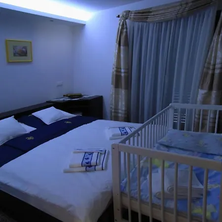 Seaside Family Friendly House With A Swimming Pool - 17358