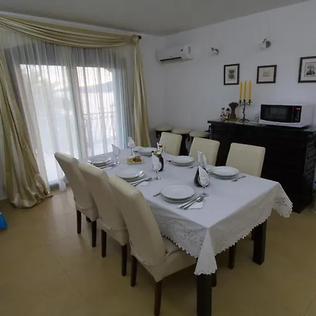 Seaside Family Friendly House With A Swimming Pool - 17358 Дом отдыха *