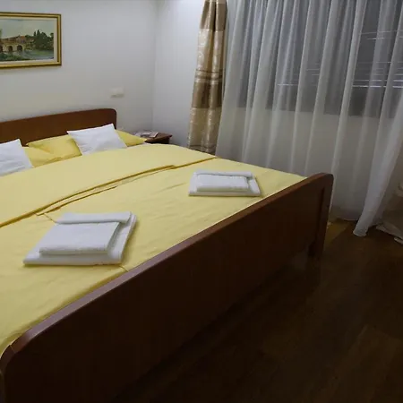 Seaside Family Friendly House With A Swimming Pool - 17358 Nyaraló