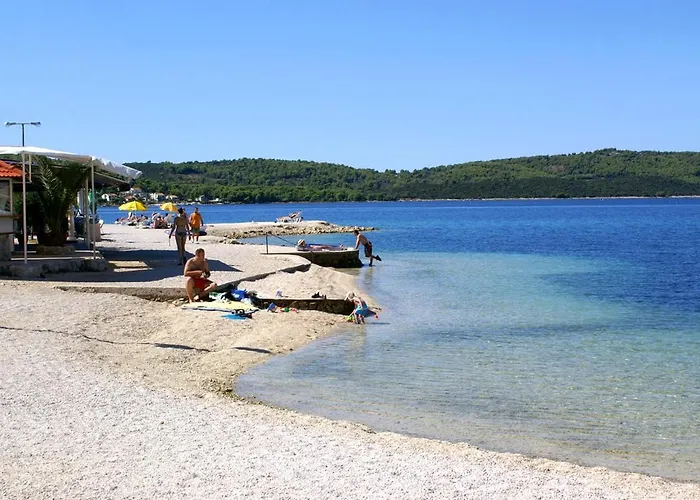 Hébergement de vacances Seaside Family Friendly House With A Swimming Pool - 17358 *