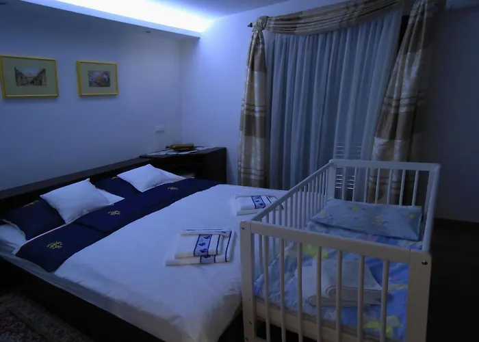 Seaside Family Friendly House With A Swimming Pool - 17358